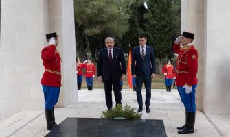 Šentop uz prisustvo Bečića položio vijenac na spomenik Partizanu borcu na Gorici