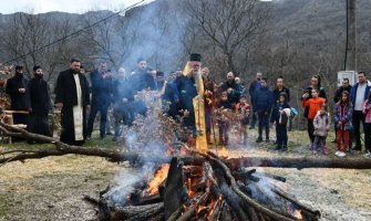 Joanikije blagosiljao badnjake na Obodu Crnojevića: Badnje veče u Crnoj Gori znamenito i posebno