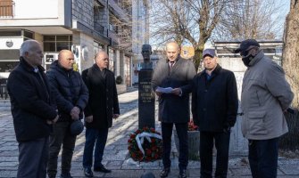 Kašćelan položio vijenac na spomenik Kruški i Hodžiću: Oni su simboli borbe i ljubavi prema Crnoj Gori