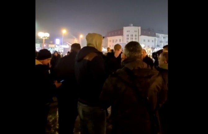 Protest u Pljevljima i Beranama zbog predloga o manjinskoj vladi(VIDEO)