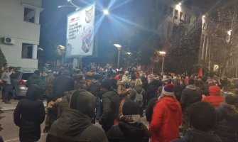 Nastavljeni protesti protiv manjinske Vlade: Parlamentarna većina da sjedne i da se dogovori