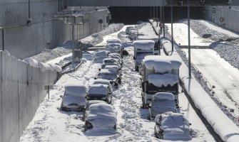 Atina kao Aljaska, vojska izašla na ulice zbog snijega 