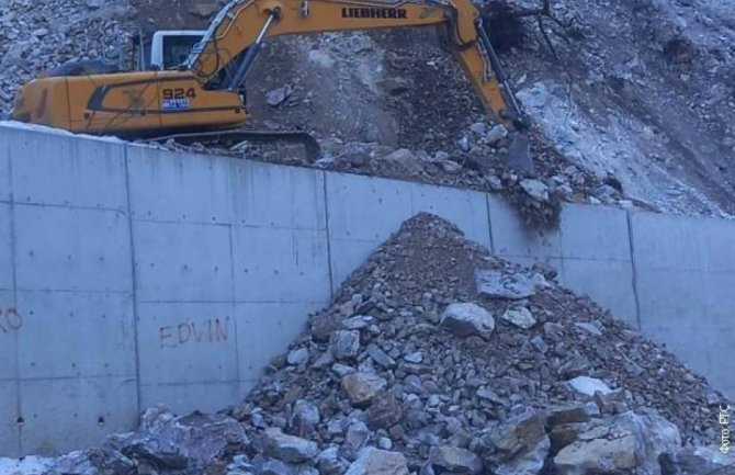 Granični prelaz Gostun i dalje neprohodan, saobraćaj se odvija preko Jabuke i Špiljana