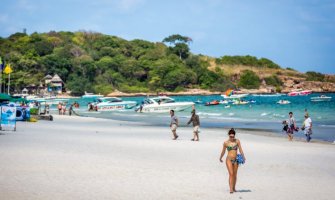 Izlivanje nafte na Tajlandu, vlasti se bore da zaštite popularno turističko ostrvo