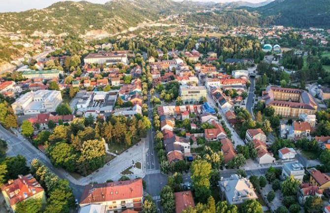 Na Cetinju pronađene dvije ručne bombe i marihuana