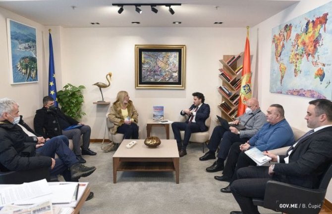 Abazović primio radnike KAP-a koji su protestovali ispred Vlade:  Pravo na penziju ne može da ostvari 145 radnika