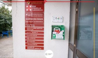 Crna Gora prvi put dobila aparate za oživljavanje na javnim površinama