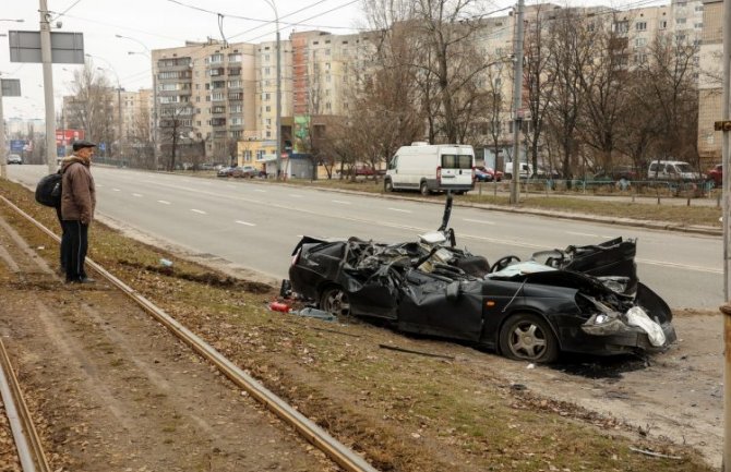 Nije ruski tenk pregazio civilni automobil već ukrajinski koji je izgubio kontrolu