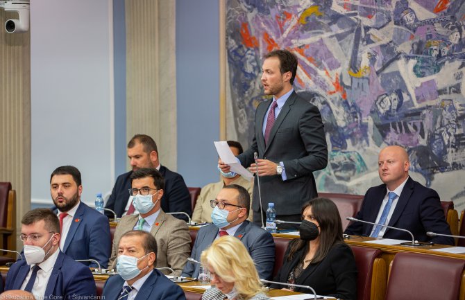 Mulačić: Sa klupe za rezervne igrače Abazović danas prešao na poziciju kapitena DPS-a