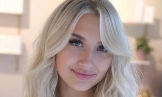 Konobarica radi u donjem vešu: 