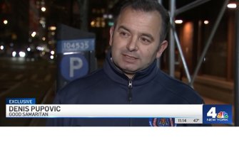 Denis iz Crne Gore spasio čovjeka u Njujorku: Izvukao ga sa šina dok je nailazio voz(VIDEO)