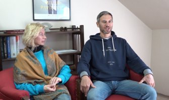 Bračni par iz Ukrajine našao utočište na Cetinju, pomogao im fudbaler Martinović (VIDEO)