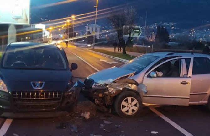 Udes u Baru, lakše povrijeđeno dvoje djece