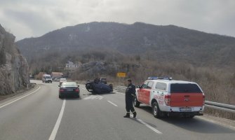 Saobraćajna nesreća na putu Cetinje - Budva, pričinjena veća materijalna šteta