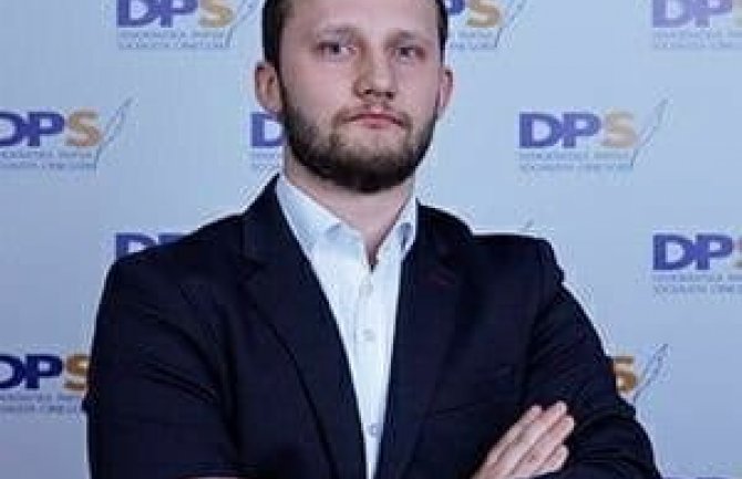 Brđanin: Bratić pod plaštom depolitizacije opasno ispolitizovala obrazovni sistem