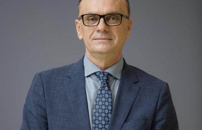 Škrelja: Poslanici DF-a, koji primaju hiljade eura, a mjesecima ne rade ništa, iživljavaju se nad građanima koji jedva preživljavaju