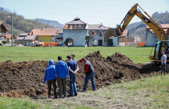  Masovna grobnica u dvorištu nane Fate Orlović nije pronađena