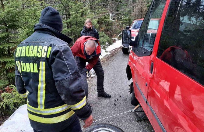 Vatrogasci spasili grupu od 18 turista na prevoju Štuoc