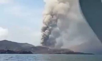 Indonezija: U erupciji vulkan Anak Krakatoa, oblak pepela visok 3.000 metara