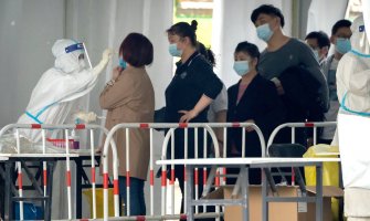  Peking: Masovno testiranje, lokdaun u djelovima grada zbog novog talasa epidemije, građani prave zalihe (Video)