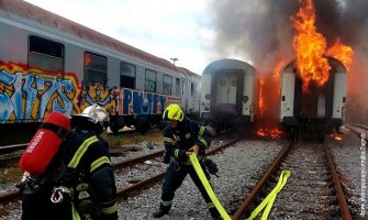 Požar na Glavnoj željezničkoj stanici u Zagrebu, zapalila se tri vagona