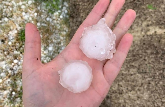 Grad veličine oraha uništio usjeve, Vlada i Opština da pomognu 