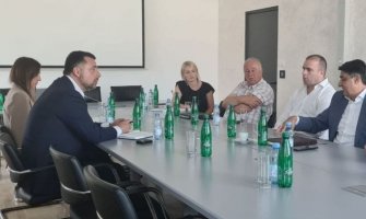 U ovom momentu dovoljno zaliha osnovnih životnih namirnica u trgovinama