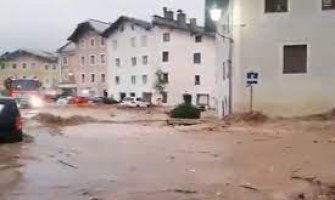 Bujica nosi sve pred sobom, proglašeno vanredno stanje