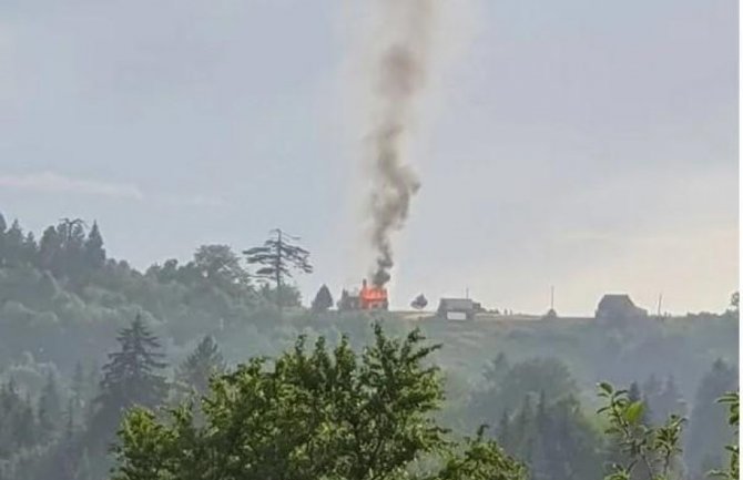 Nevrijeme pogodilo Pljevlja: Grom zapalio štalu i kuću