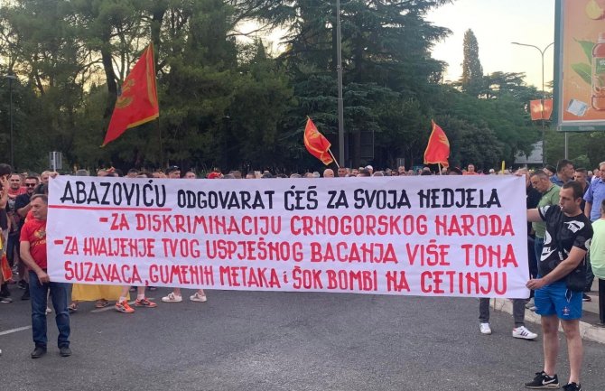 Protest ispred Vlade građana koji se protive potpisivanju Temeljnog ugovora sa SPC