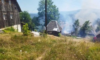 Palio sijeno, izazvao požar u kome su izgorela dva objekta