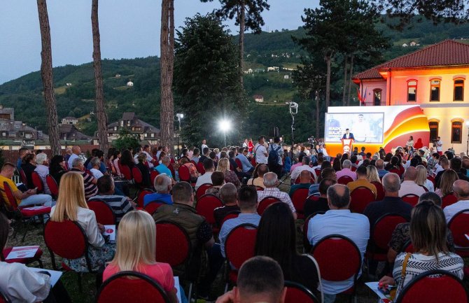 Demokrate predložile usvajanje Rezolucije o genocidu u Pivi i Velici