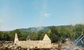 U Banjanima izgorjela kuća, požar se proširio na okolnu šumu