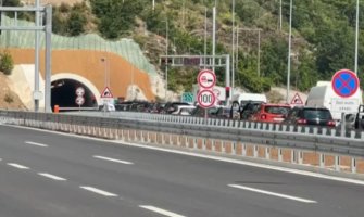 Podgoričanin autoputem vozio 209 km/h na mjestu gdje je ograničenje 100 km/h