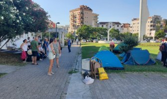 Vlada će platiti razliku u cijeni za 147 stanova prosvjetarima