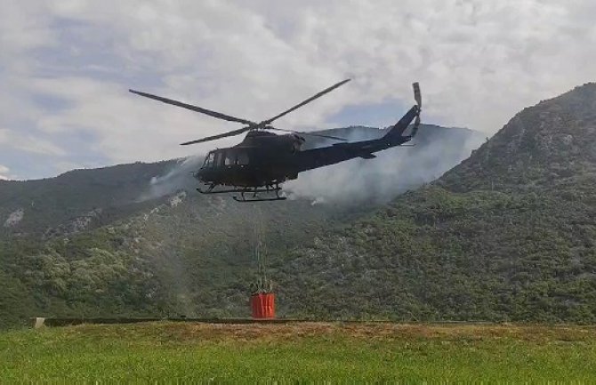 Kovačić: Stigli helikopteri, počelo gašenje požara iznad Perasta