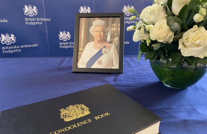 Povodom smrti kraljice Britanska ambasada Podgorica će otvoriti Knjigu žalosti