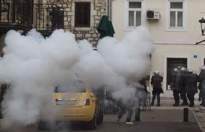 Utvrđena prekomjerna upotreba suzavca i prekoračenje ovlašćenja