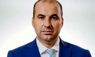 Rađenović Demokratama: Targetiranje sa “polukriminalcima” zahtjeva elementarne dokaze, prestanite da se krijete iza odbora i podnesite krivičnu prijavu