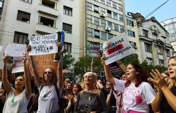 Ženska revolucija: Novi protest ispred redakcije „Informera“