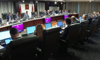 Štednja u Francuskoj: Članovi vlade nose bunde i debele džempere