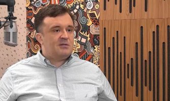 Vujović: Zar bi Britanci nekome pakovali šverc cigareta; Jedina opcija su izbori