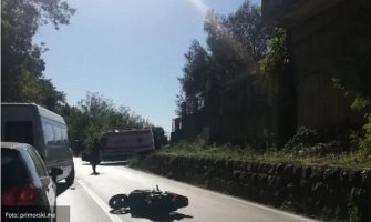 Saobraćajna nezgoda u Sutomoru, povrijeđen motociklista