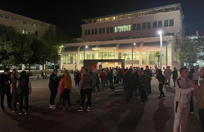 Protest na Trgu nezavisnosti: DF pokušava da izvrši ustavni puč