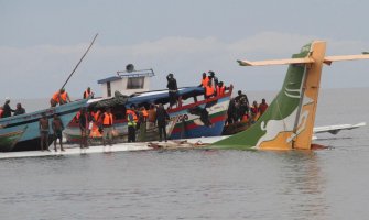 Avion se srušio u Viktorijino jezero, poginulo 19 ljudi: 