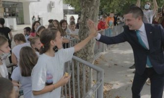 Bečić: Istorijski dan isplate dječijeg dodatka za svako dijete, ovako se miri i ujedinjuje Crna Gora