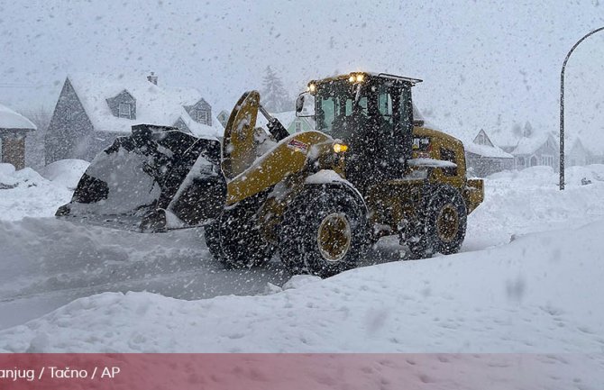 Snježna oluja u Njujorku, ima poginulih (VIDEO)