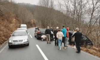 Vozilo sletjelo sa puta u kanjonu Tare