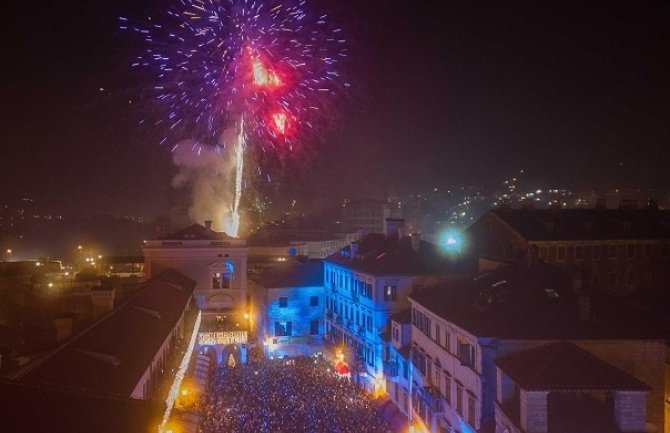 Uz koncerte i spektakularan vatromet proslavljena Nova u Kotoru, Budvi, Baru...