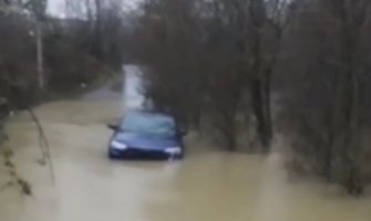 Vozilo počelo da tone, tragedija izbjegnuta , putnici isplivali nepovrijeđeni, vozač kažnjen